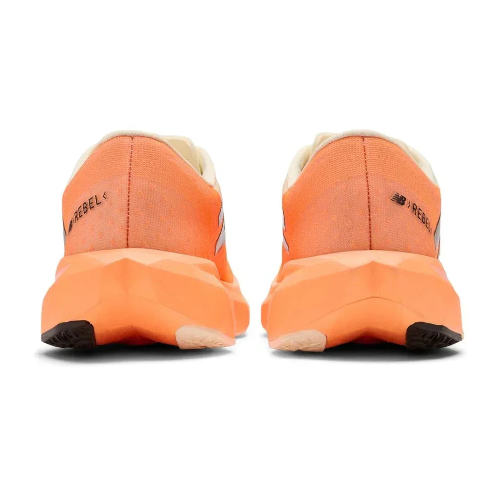 Tênis New Balance FuelCell Rebel V4 - Laranja